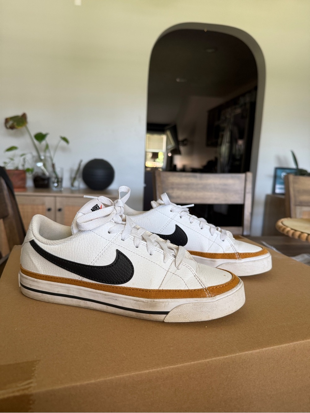 Nike womens court legacy Low-Top Sneakers size 7